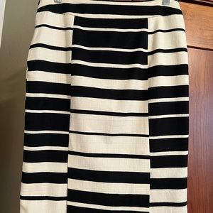 White and black Ann Taylor skirt